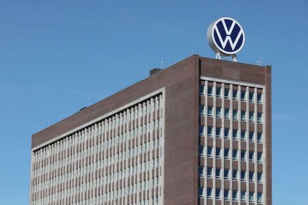 "Volkswagen"in mənfəəti altı dəfədən çox azalıb
