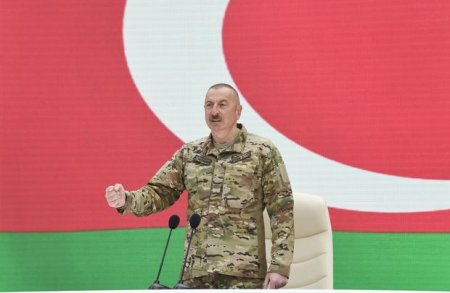 İlham Əliyev: “Kəndlər işğal altına düşürdü, AXC-Müsavat cütlüyü isə Ermənistana benzin satırdı”