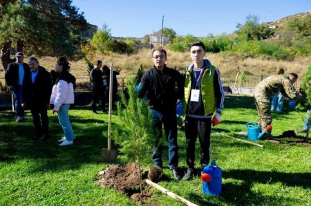 Şəhid övladları Şuşada ağacəkmə aksiyasında iştirak ediblər - FOTO