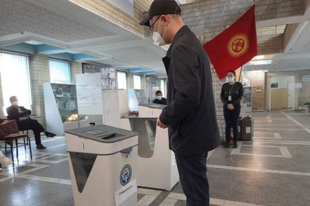 Qırğızıstanda parlament seçkiləri keçirilir